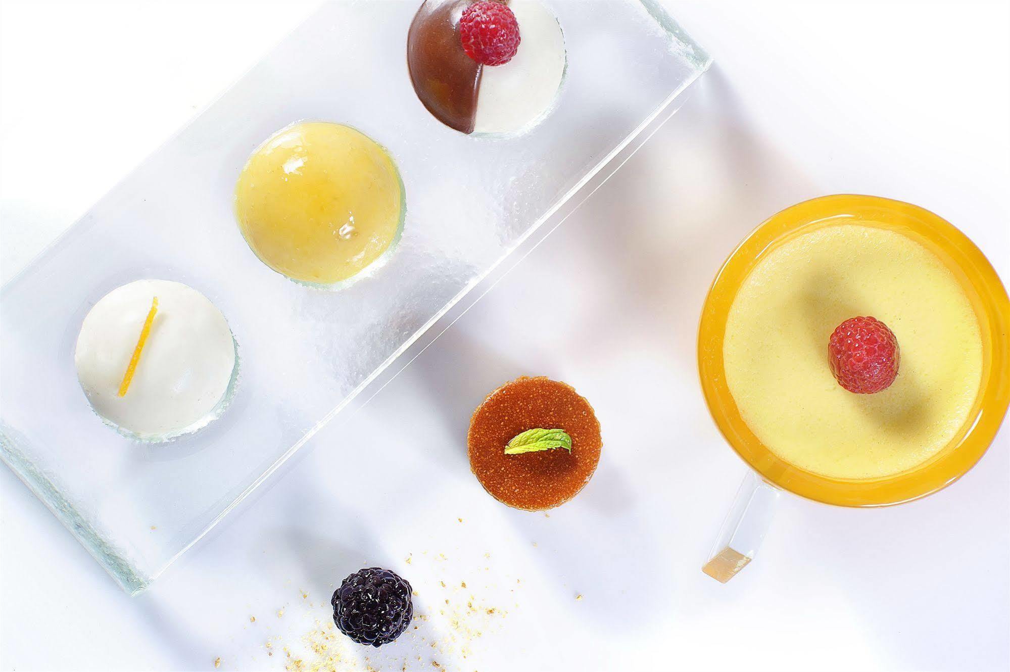 加布里埃尔酒店 开罗 外观 照片 A selection of petits fours